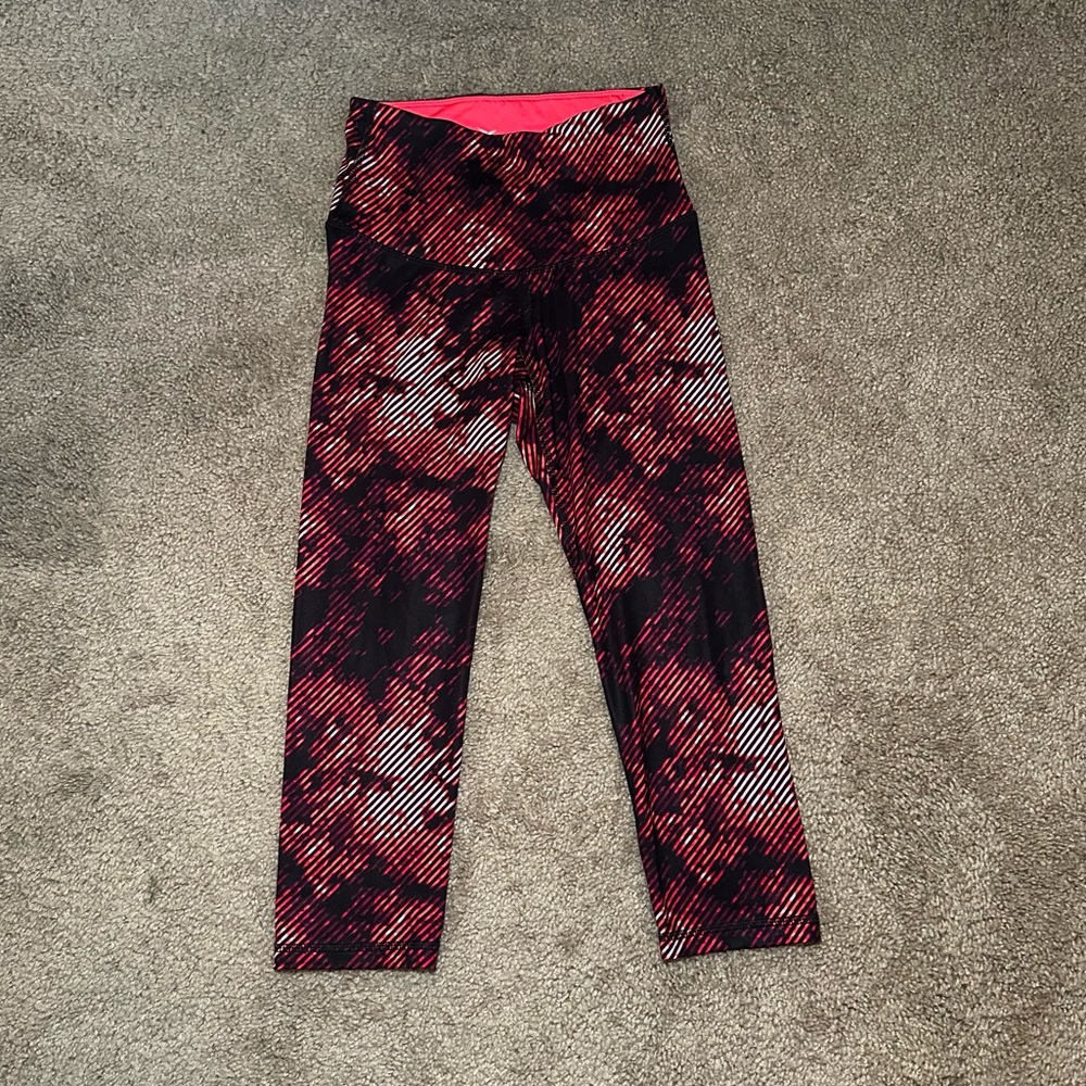 NWOT Old Navy Active Capris